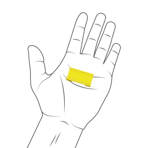 Hand mit Hubelino Pi Kugelbahn Klemmbaustein