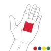Hand mit Hubelino Kugelbahn Baustein rot